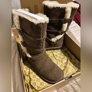 UGG Big Kids Maddi Boots sz 5